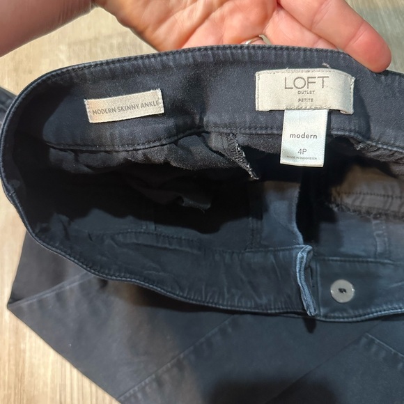 Black LOFT Business Professional Skinny Pants size 4P 😻 - Picture 3 of 5